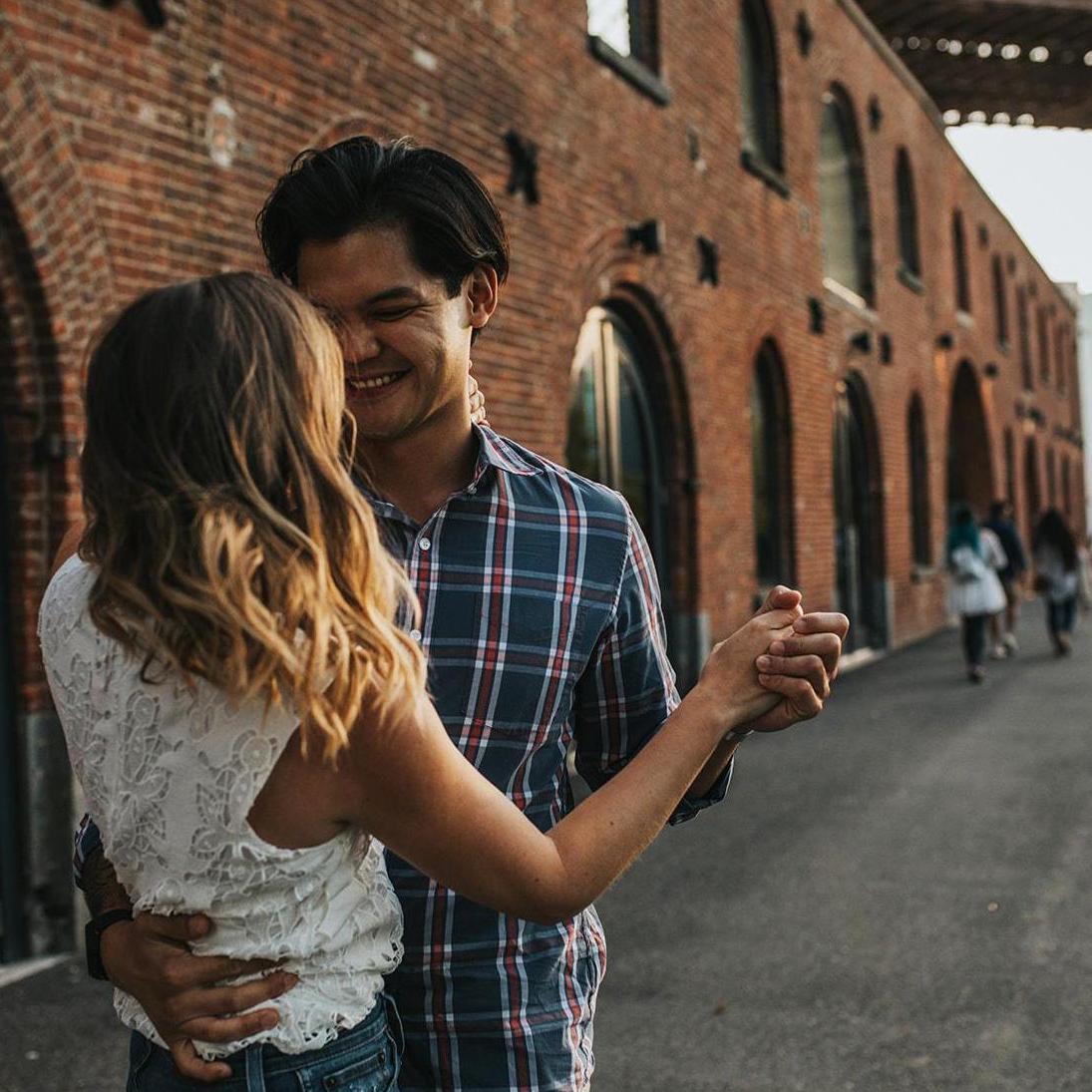 May 2019: engagement photos in DUMBO