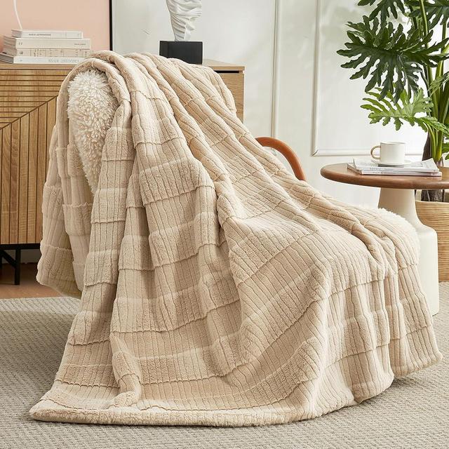Amélie Home Sculpted Stripe Faux Fur Twin Bed Blanket, Cozy Soft Fuzzy Fluffy Blanket for Couch, Bed, Adults, 60 x 80 Inches, Beige