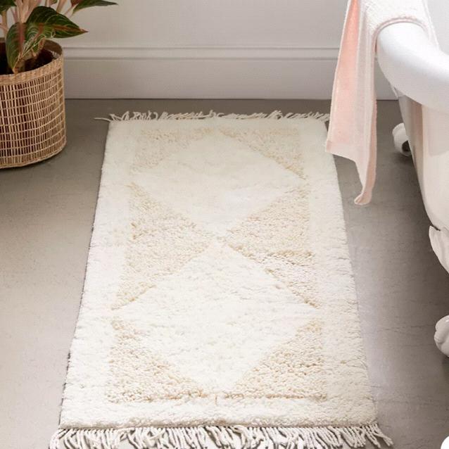 White bathroom rug