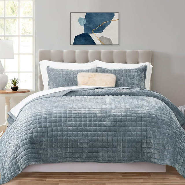 RECYCO Luxury Velvet Quilt King Size, Ultra Soft Velvet Bedding Sets, Lightweight Quilted Velvet Comforter Set, Channel Stitch Oversized Bedspread Coverlet with 2 Pillow Shams, Blue Linen