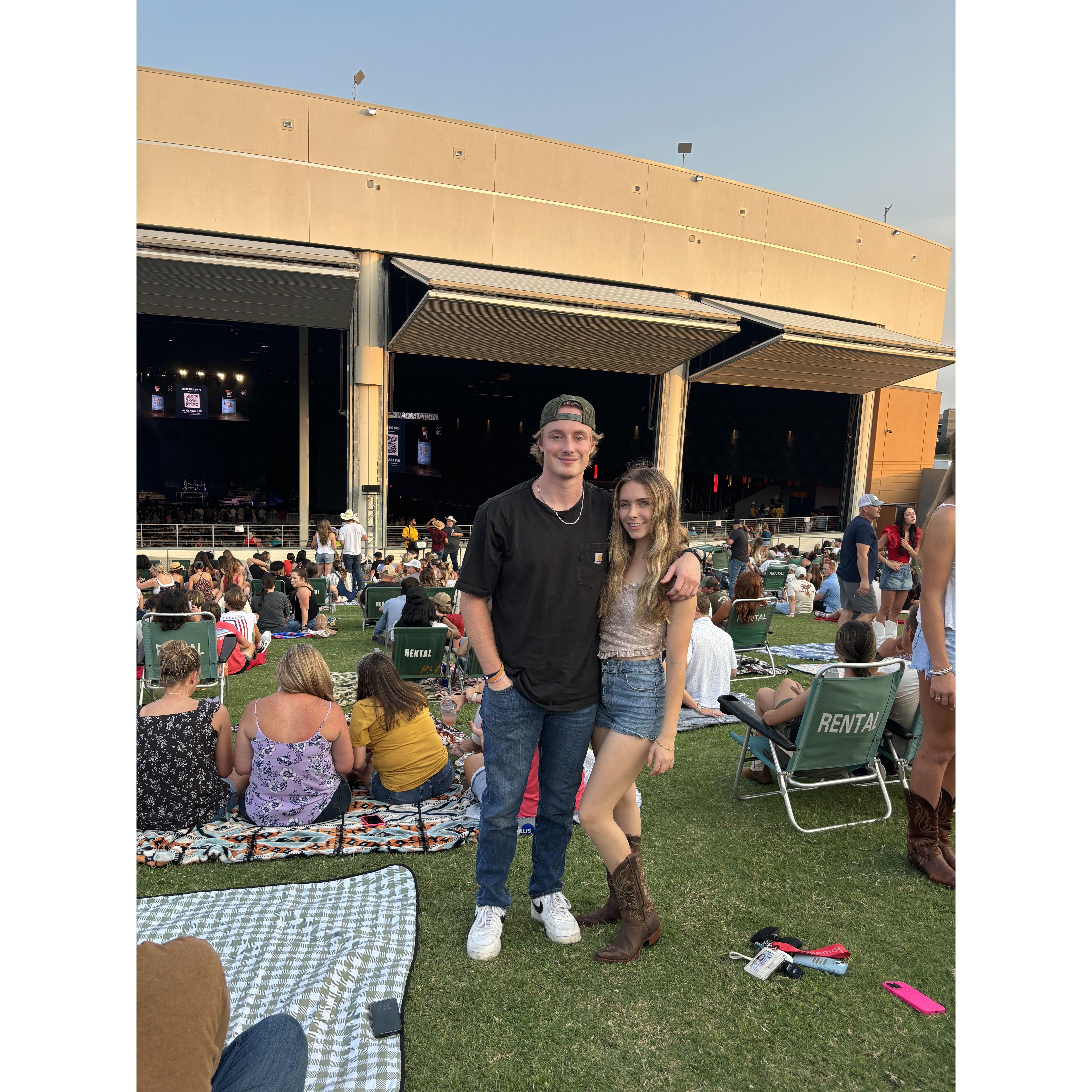 Taylor and Hobie are both country music fans!