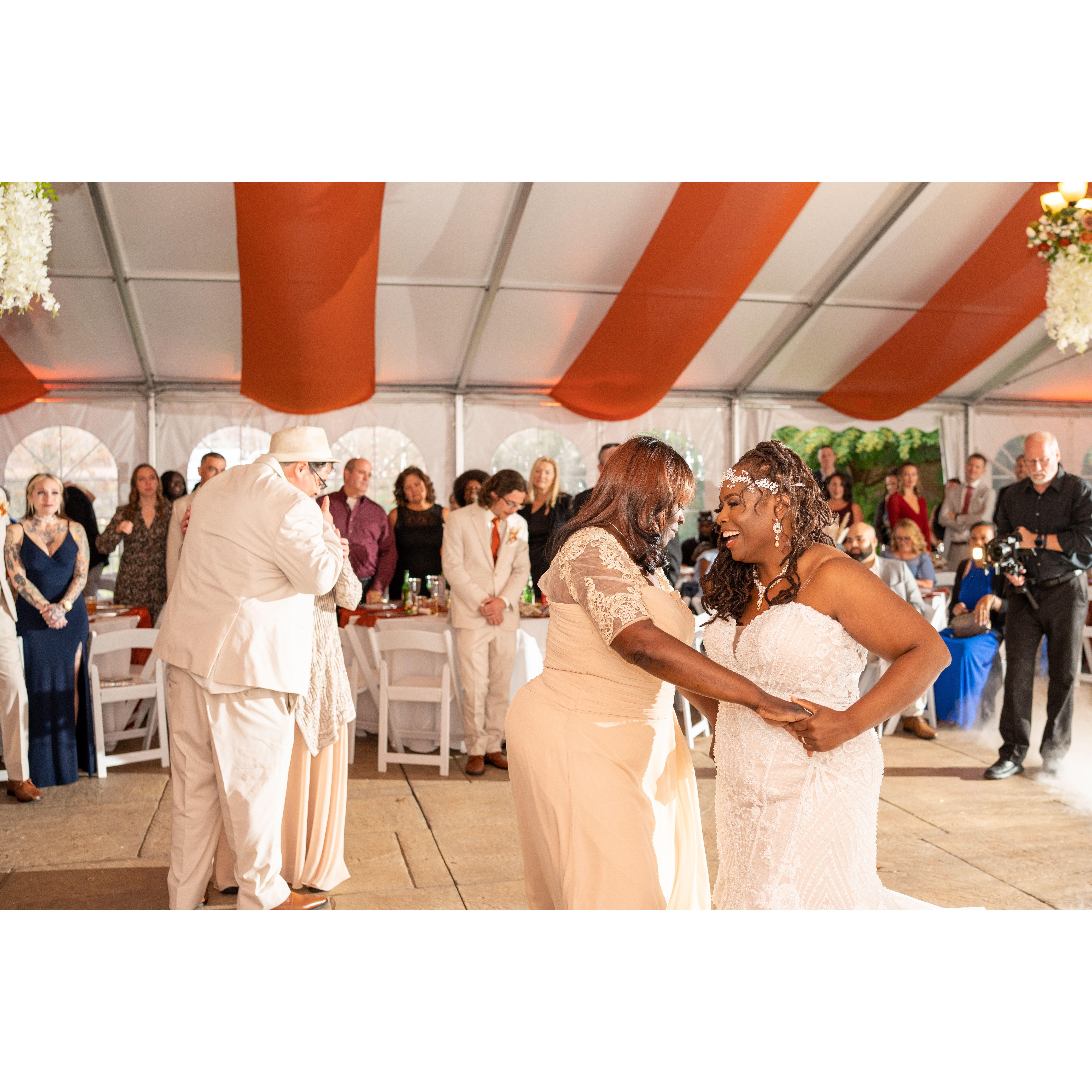 Mother of Bride and Bride first dance