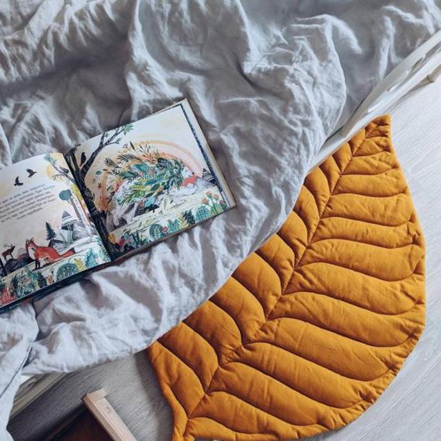 Leaf playmat from natural linen, Green
