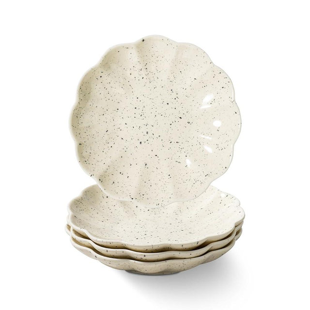 SHIDACHENG Small Dessert Plates Set of 4,Ceramic Dinner Plates 6 Inch for Appetizer, Fruits, Cake, Salad,Microwave Safe,Christmas Gift,Beige