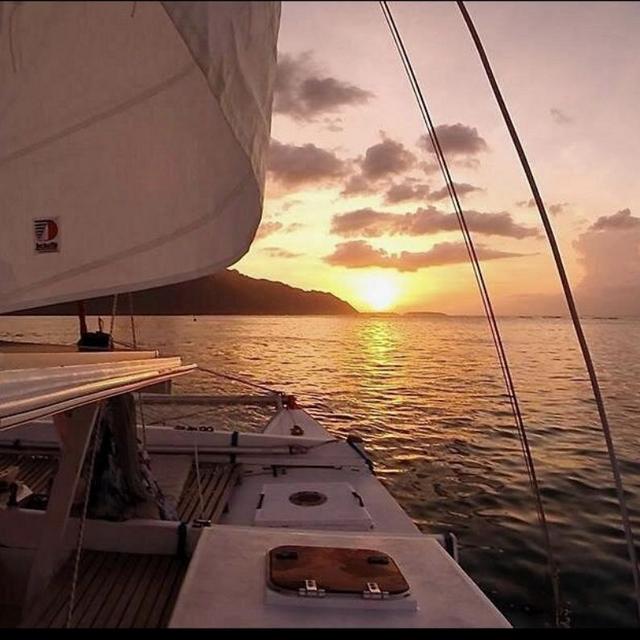 Honeymoon- Bora Bora sunset cruise
