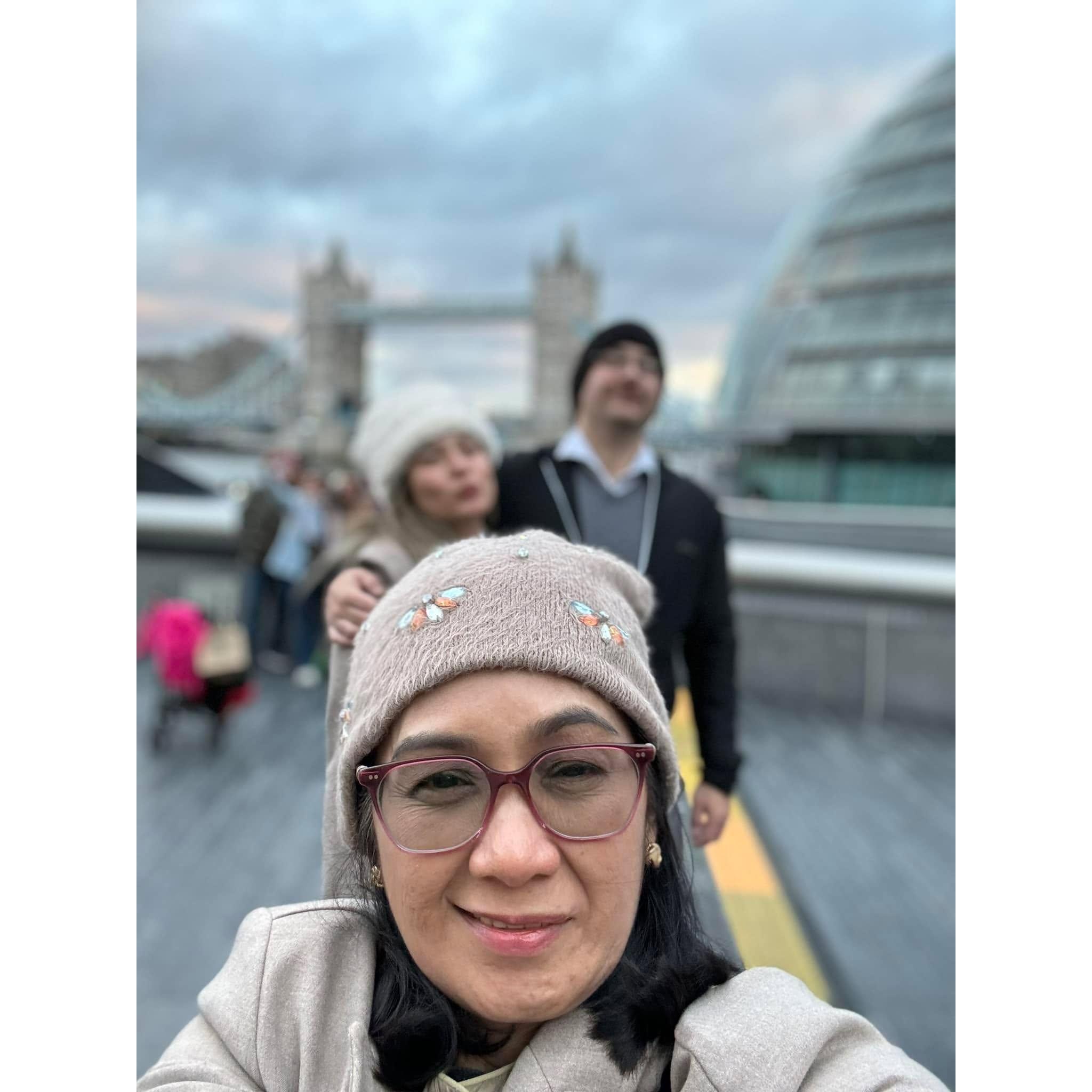 Vincent went to London to meet Hannah's mom