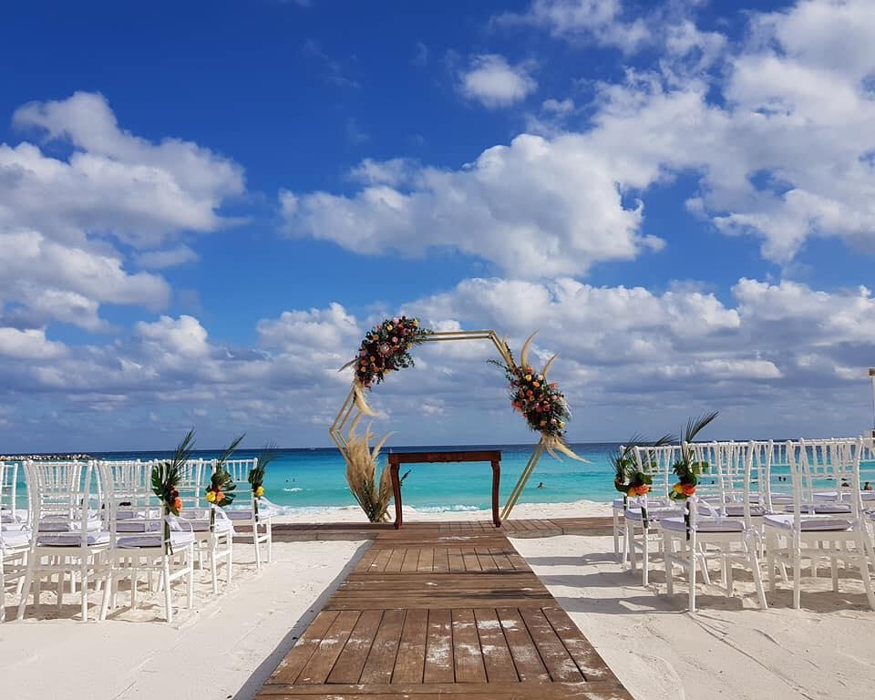 The Wedding Website of Monica Perez and Roy Raygoza