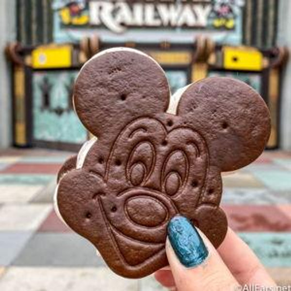 Get us a Disney sweet treat!