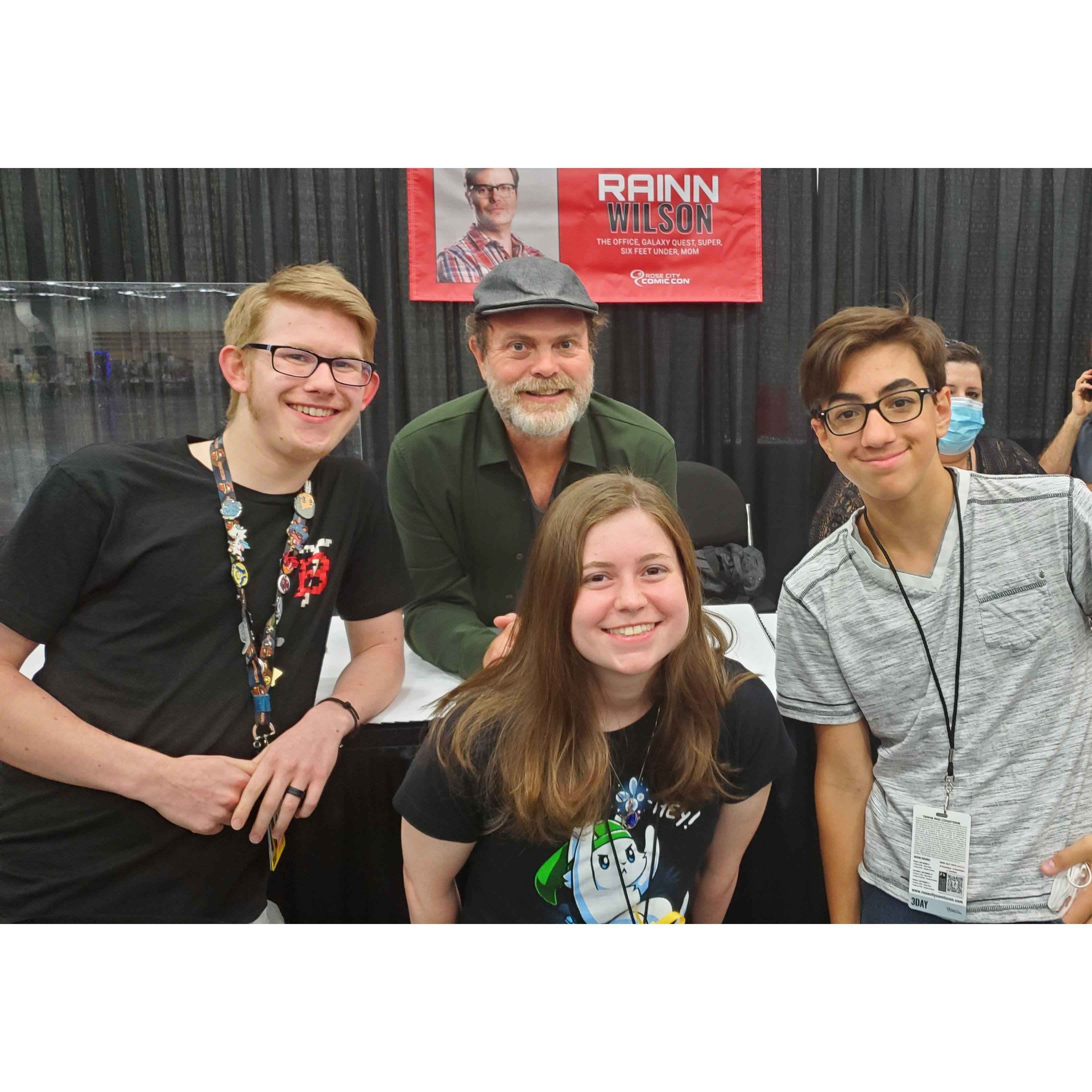 Selfie with Rainn Wilson at Rose City Comic Con 2022