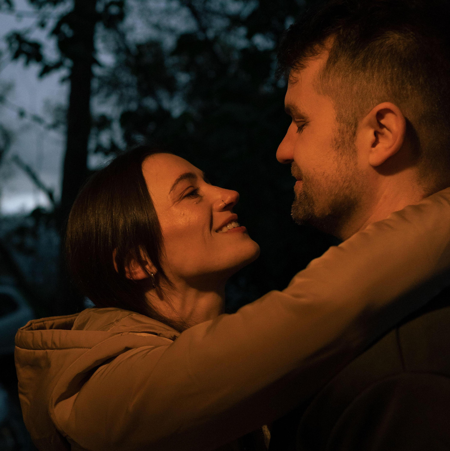 Our hearts
Are free
So tell me what's wrong with the feeling
I'm a flower, you're my bee
It's much older than you and me
I'm in love, I'm alive
I belong to the stars and sky