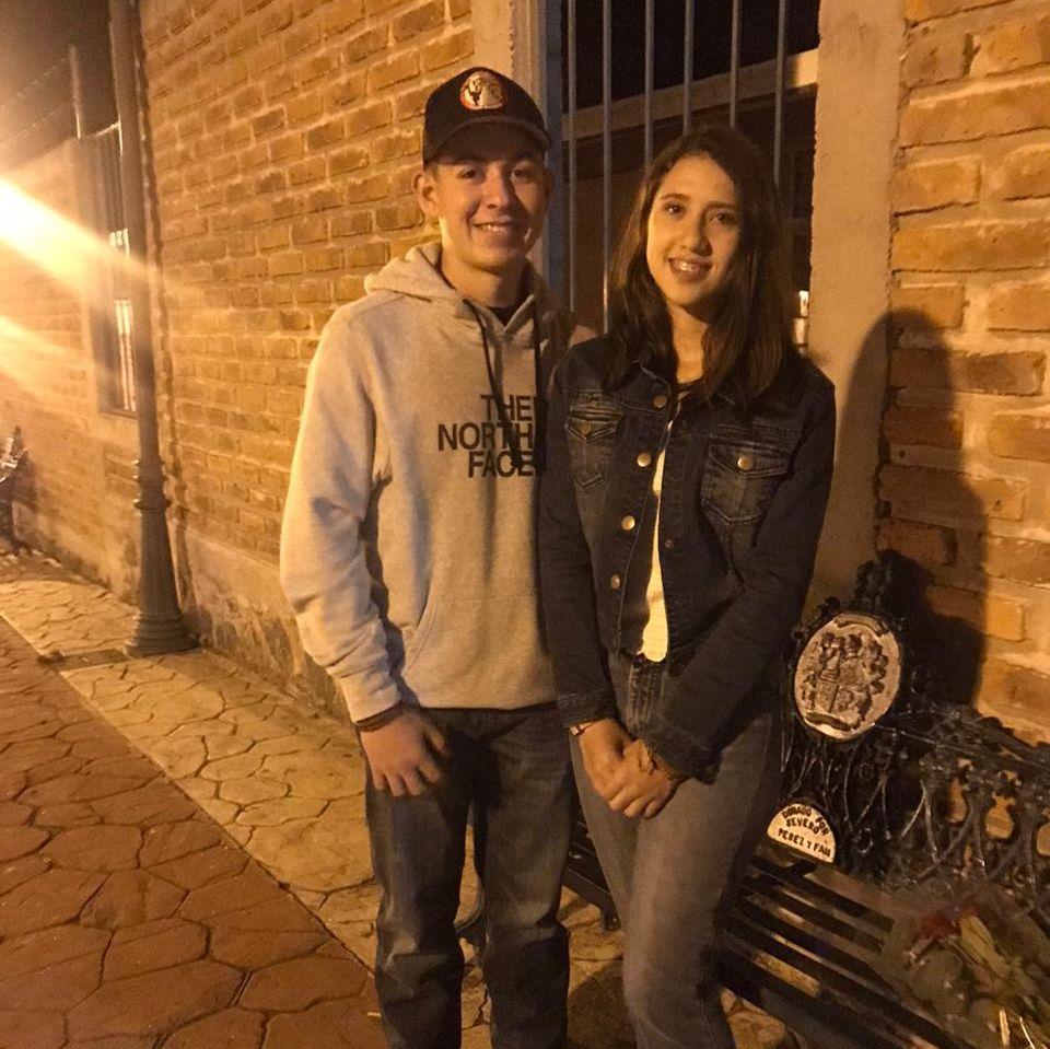 Esta es nuestra historia, y comienza en el 2020 nosotros antes de ser novios eramos jovencitos que solo nos gustabamos no nos daban permiso de ser aun novios pero ese dia dimos la vuelta en la kermes 14 de febrero