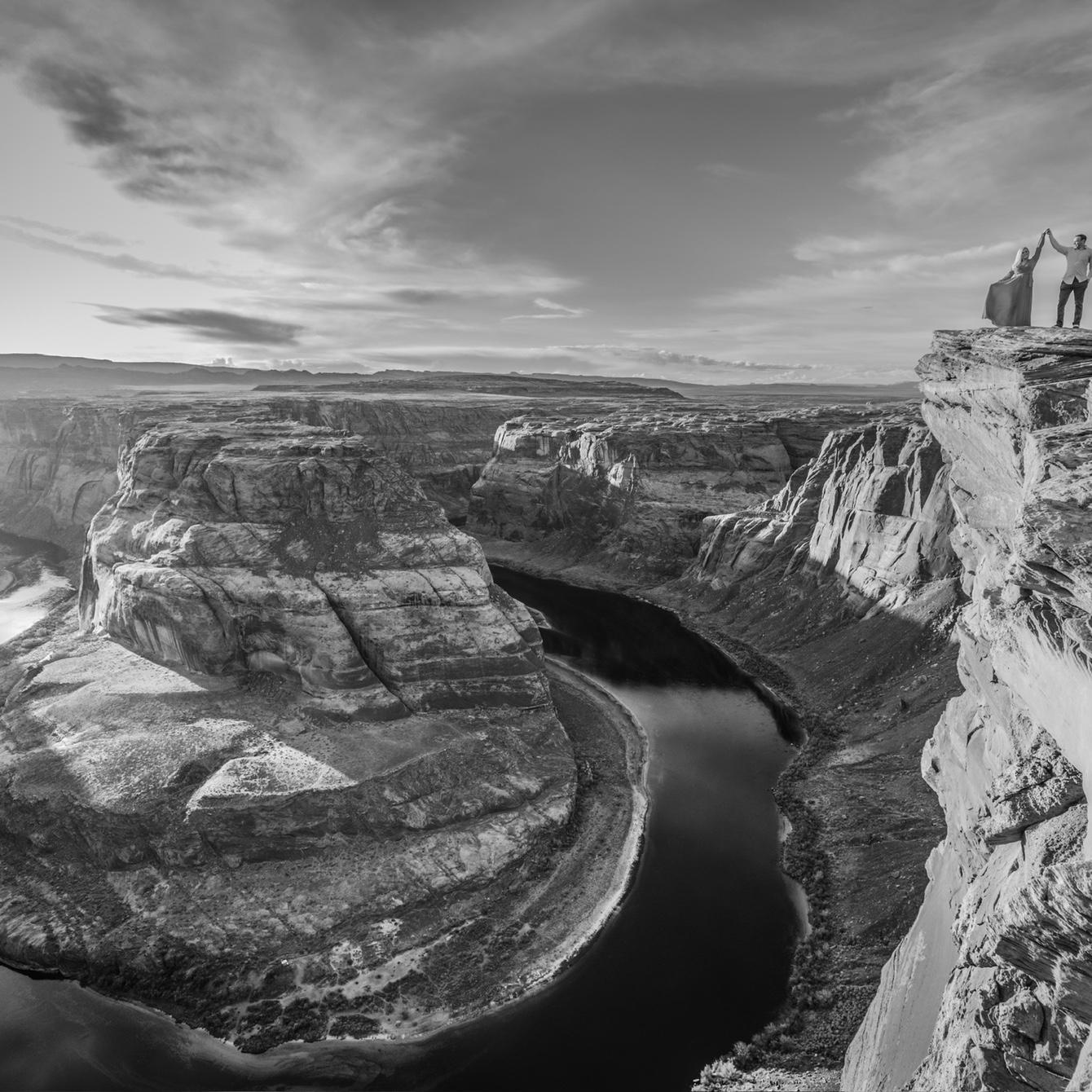 The most stunning engagement location for two outdoor lovers, Horseshoe Bend.