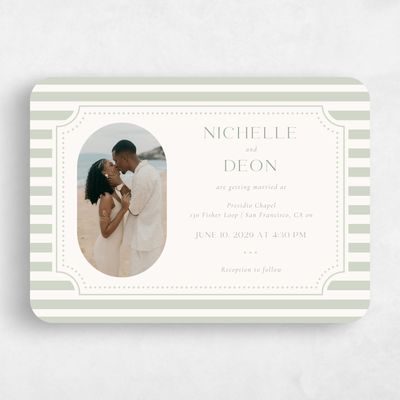 Green Rounded Wedding Invitation - Plateau Photo