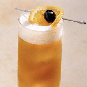 Singapore Slings at the Long Bar in Singapore!