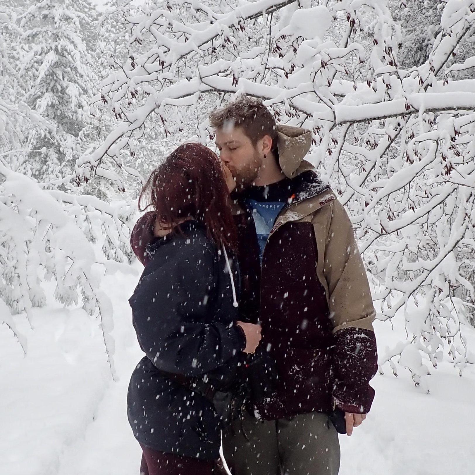We couldn't have asked for a more beautiful amature engagement photo session with none other than Karen's sister Denise and her fiance, Jesse. We hiked, we laughed, we got super snowed on :)