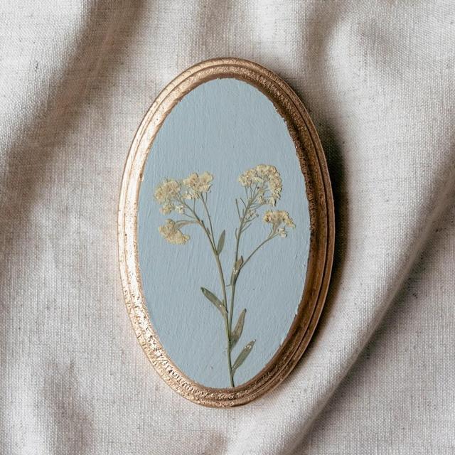 Pressed Floral Wall Art, Framed Pressed Flower, Miniature Painting, Pressed dried flower wall decor, Tiny Round Painting, Real Flower Art
