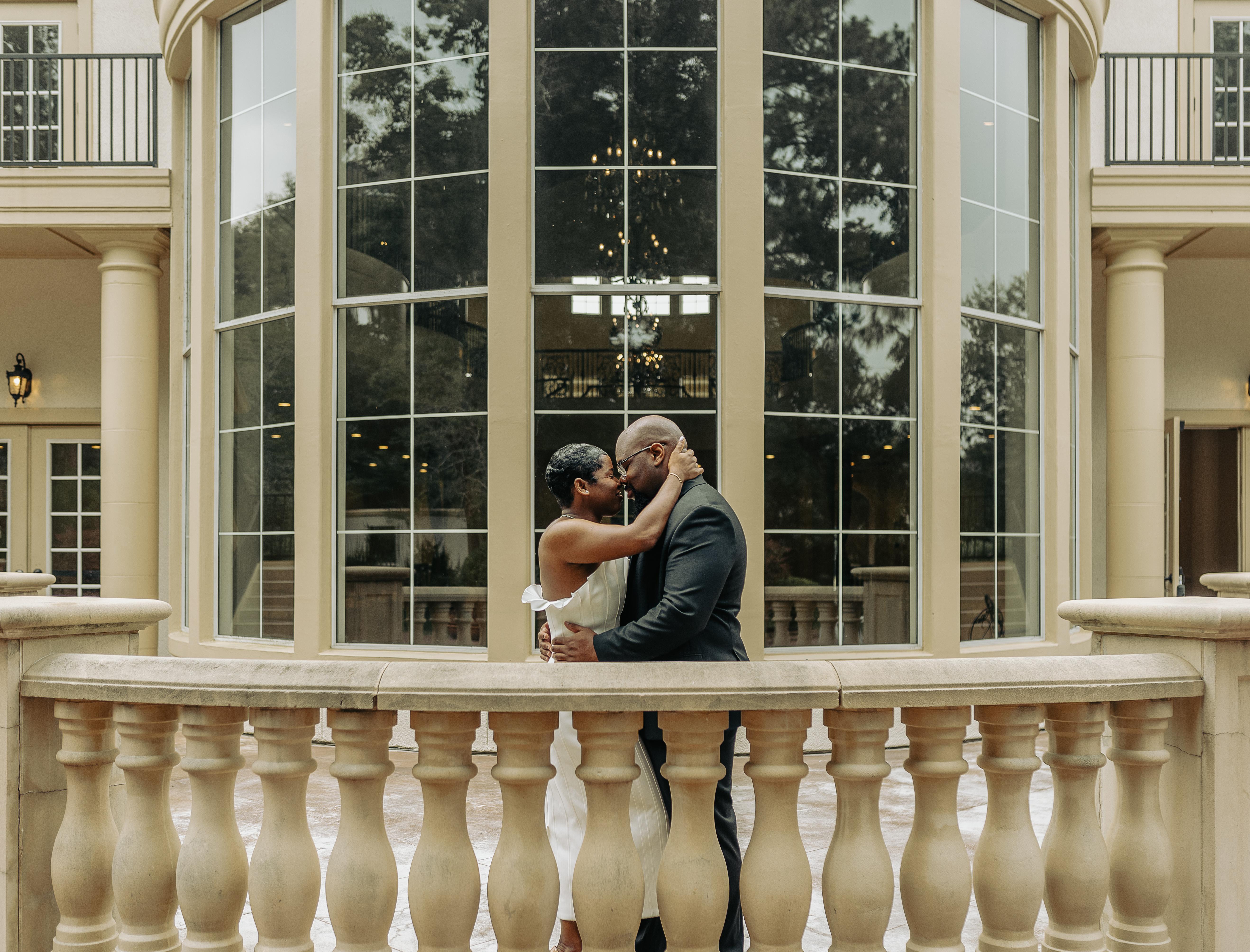 The Wedding Website of Roxanne Andrews and Nyjee Graham