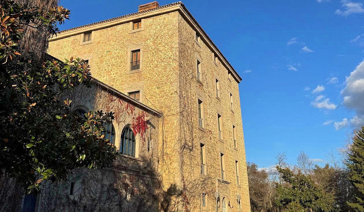 Hero Slideshow Image 0