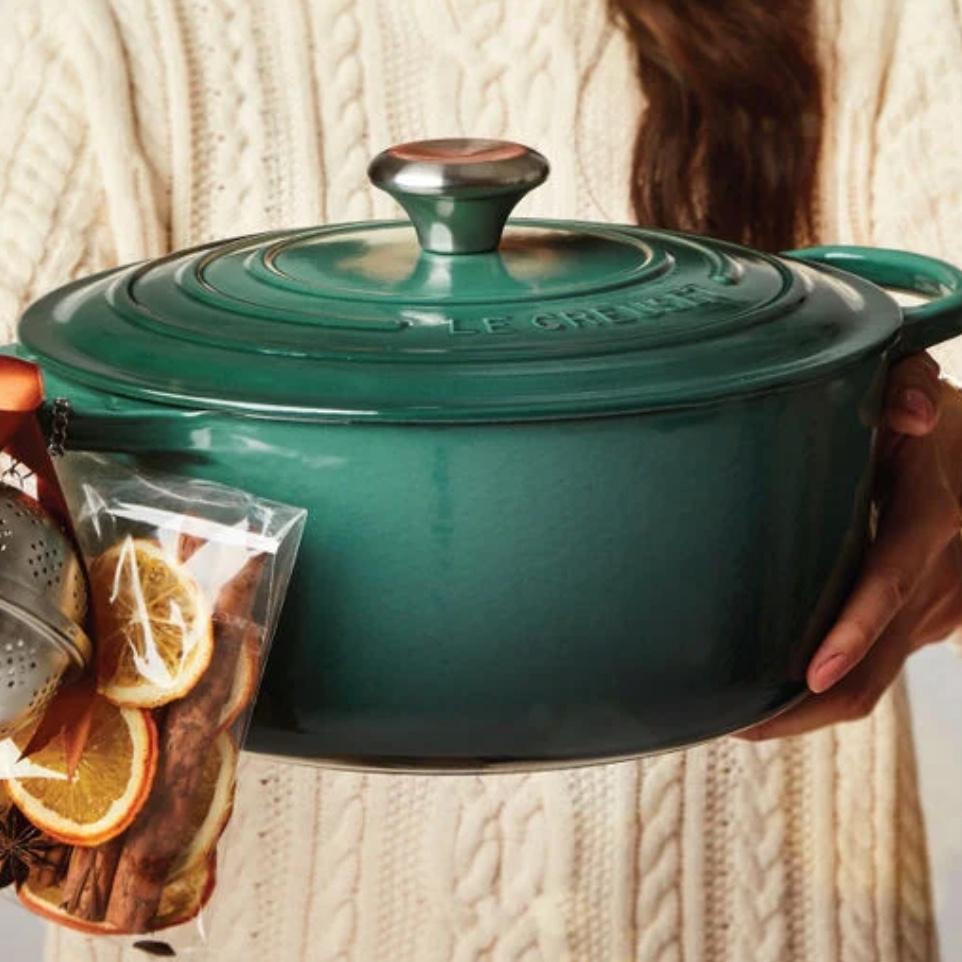 Signature Round Dutch Oven