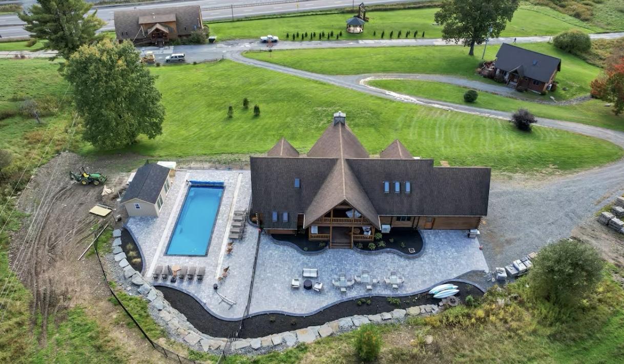 The Wedding Website of Pete Diggins and Lora Runge