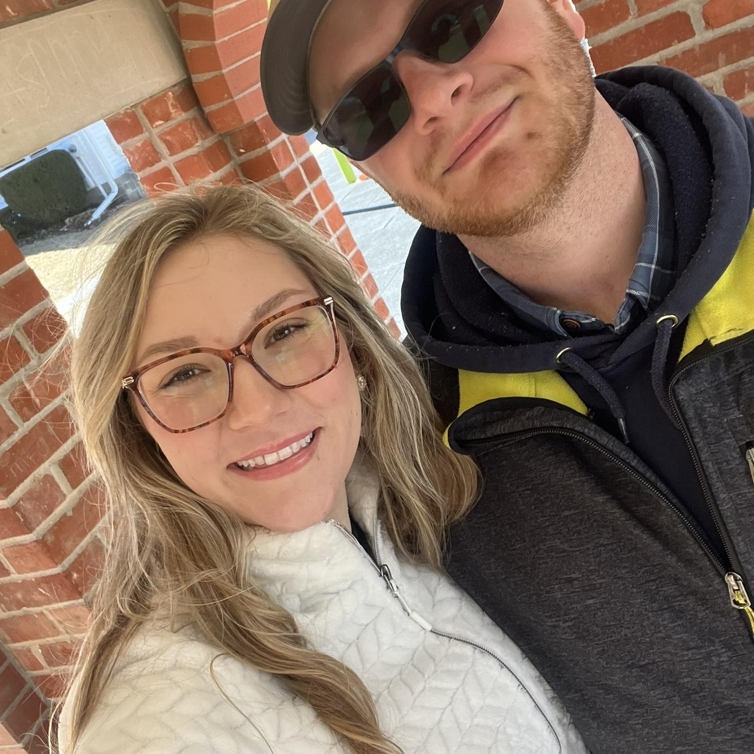 We were in Pella. Anna thinks Grant looks like her bodyguard with the sunglasses look lol. 😎