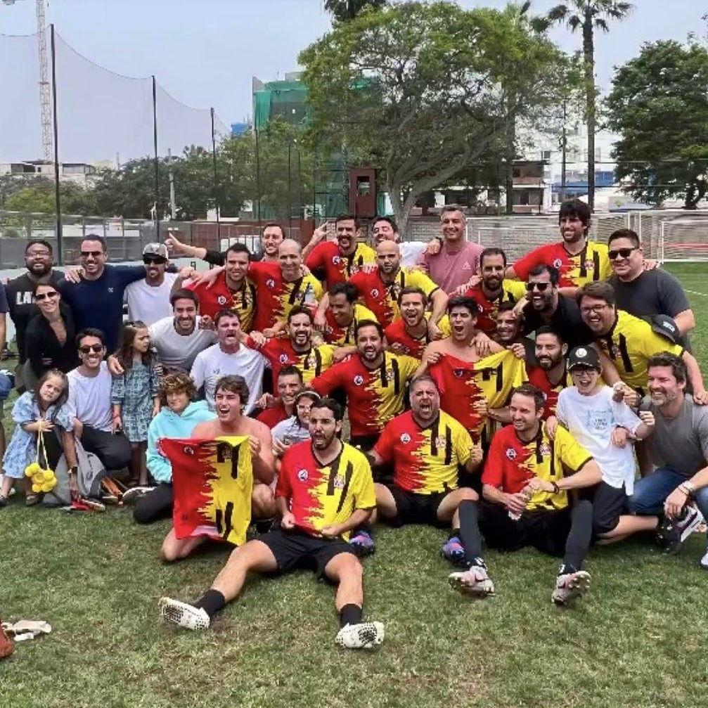 Leo's Alumni Soccer Team | Lima, Peru