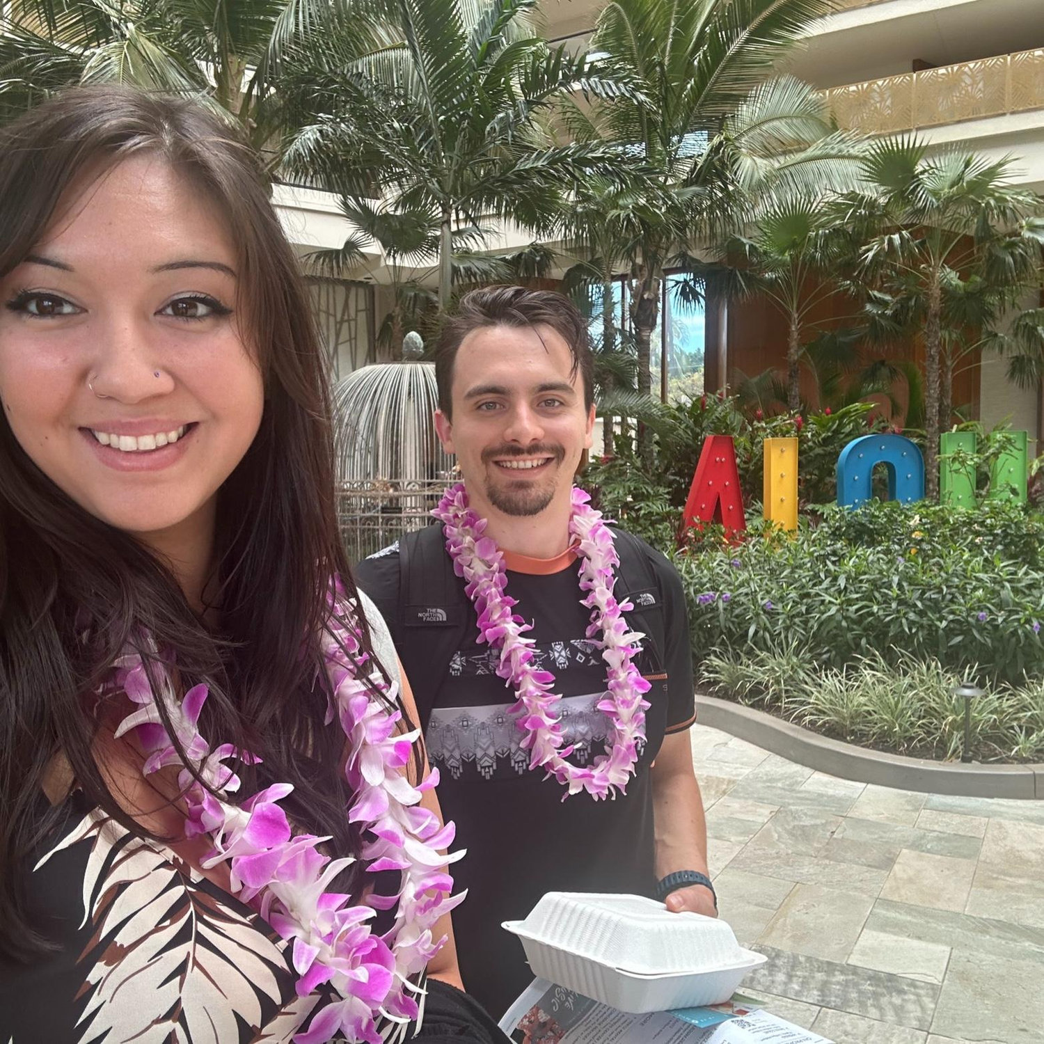 Alohaaa! There were parrots in the lobby!
