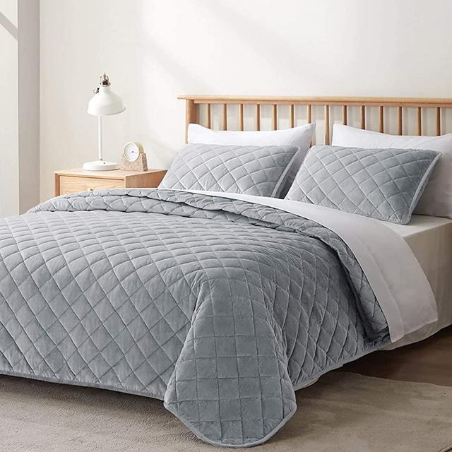 VEEYOO Quilt Set King Size - Bedspread Unique Geometric Pattern Stitching Design for All Season, Oversized Velvet Quilt Set with 2 Shams, Machine Washable, Grey