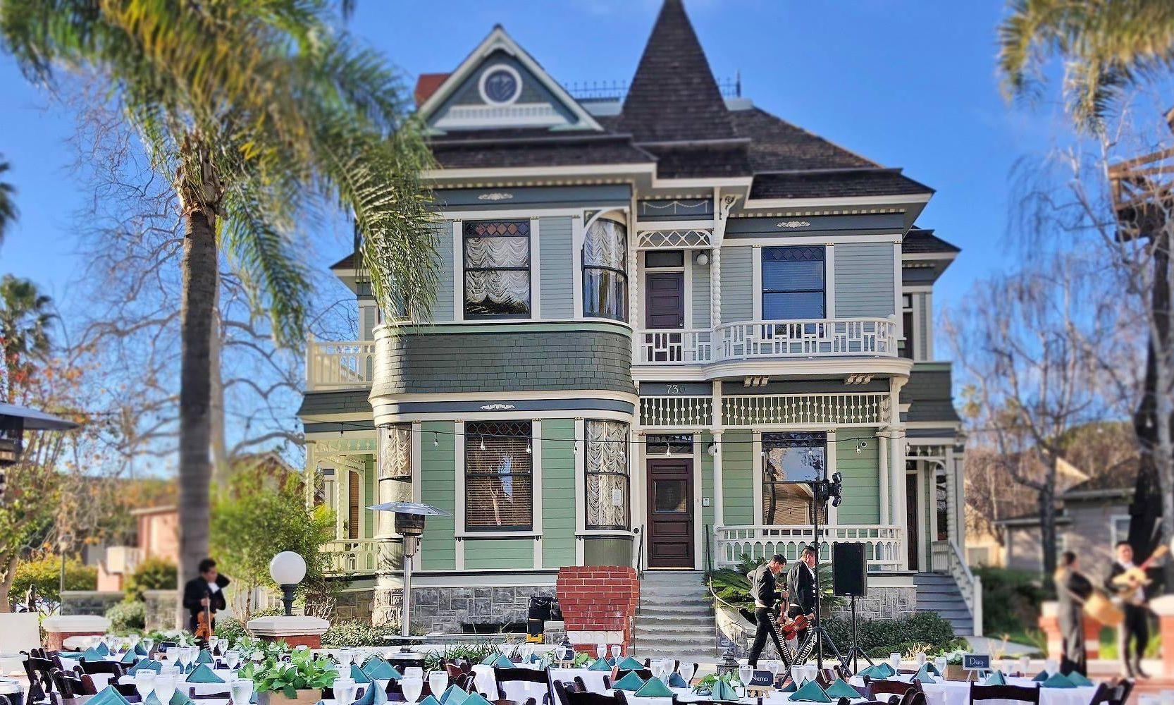 The Wedding Website of Leanna Sanchez and Phillip Roberts