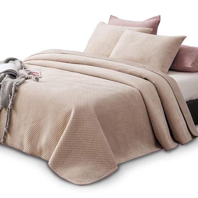 Kasentex Plush Poly-Velvet Lavish Design Quilt Set with Brushed Microfiber - Luxurious Bedding Soft & Warm Coverlet - Machine Washable Coverlet (Birch Sand, King + 2 Shams)