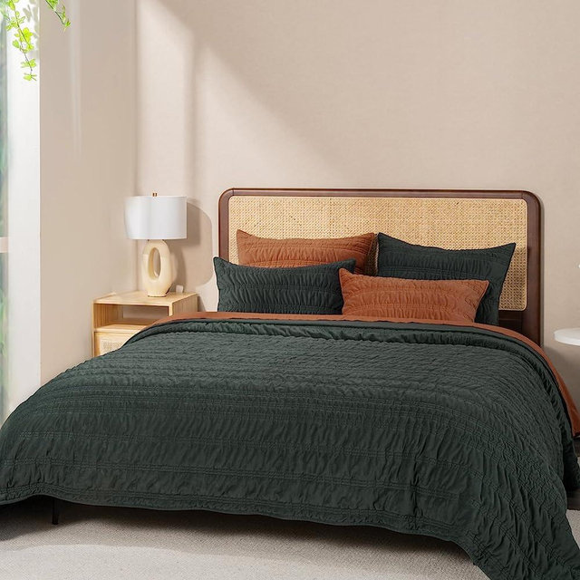 EVERGRACE Velvet Quilt King Size, Luxury Velvet Bedding Set, Ultra Soft Ruched Quilt Sets, Lightweight Velvet Comforter Set, Vintage Textured Velvet Bedspread Coverlet with 2 Shams, Dark Green