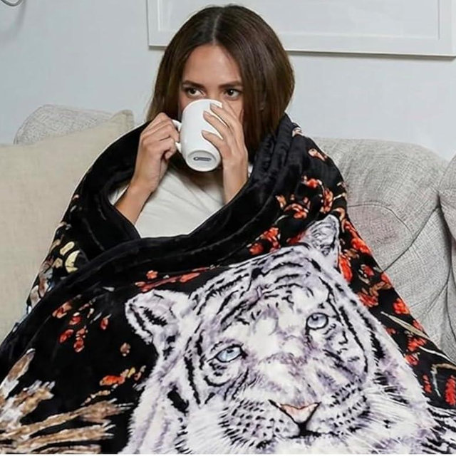Hiyoko 5.3 lbs White Tiger Blanket Queen Size Heavy Thick Warm for Family and Friends - Korean Mink Blanket (75" x 90"), San Marcos Mexican Blankets