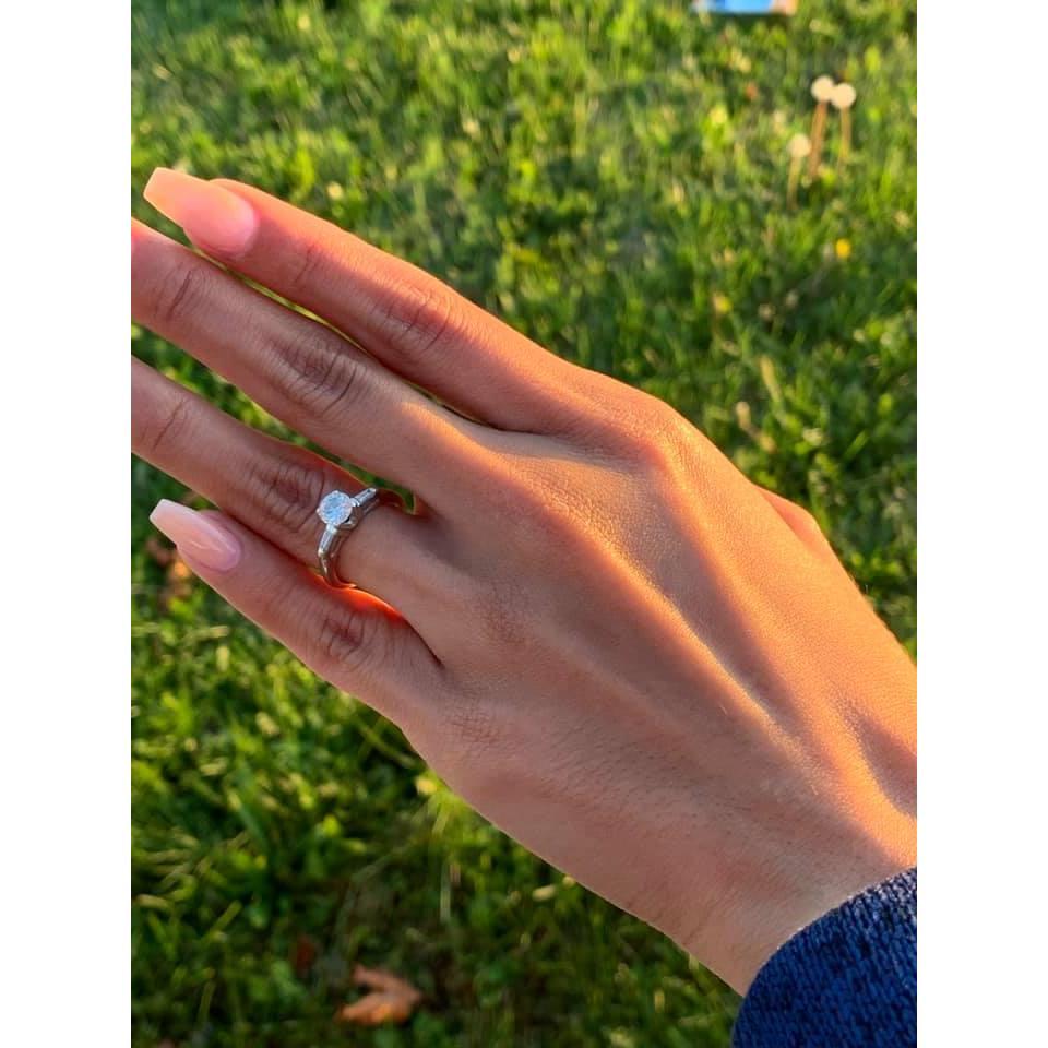 Details of the ring.