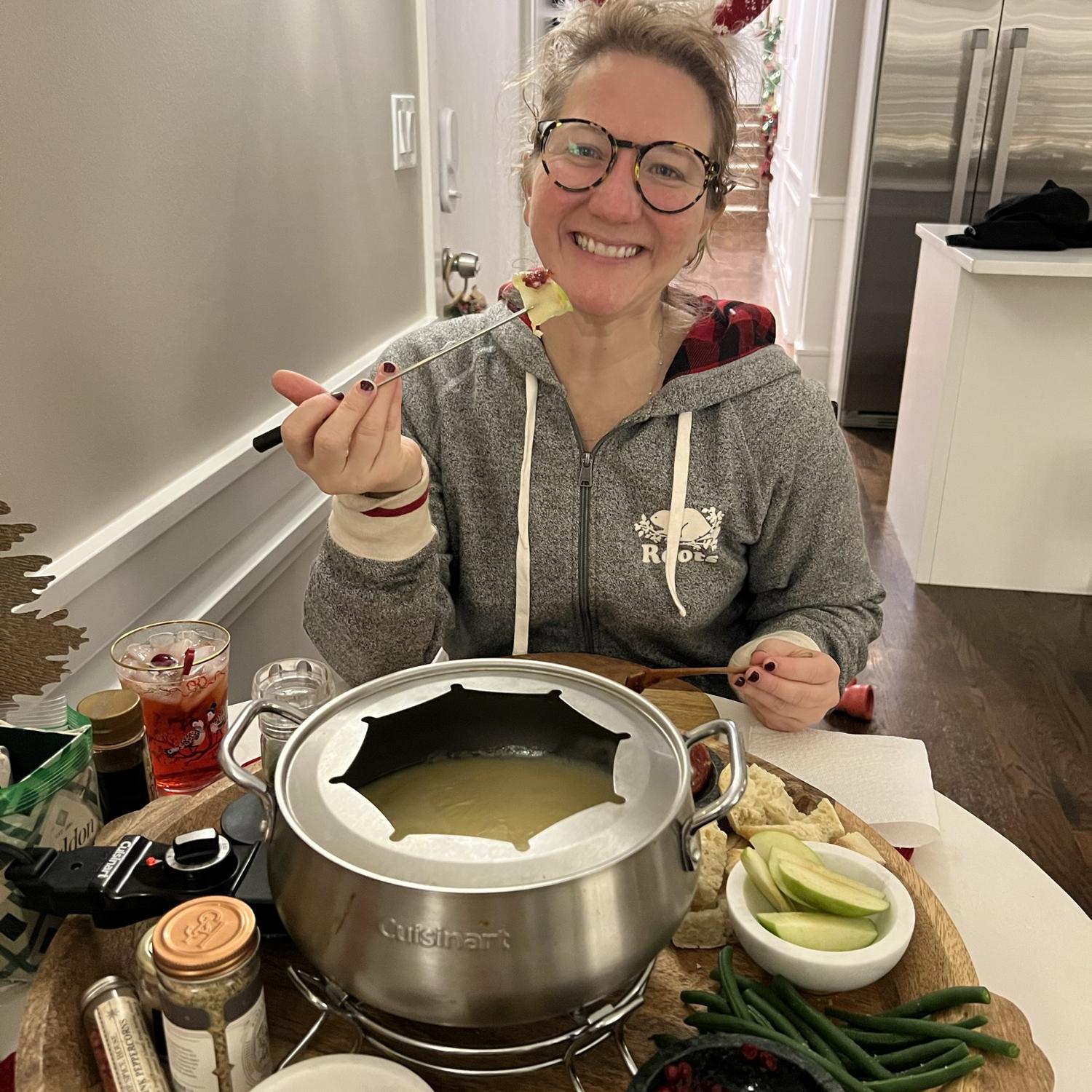 A cozy Christmas queen with her fondue