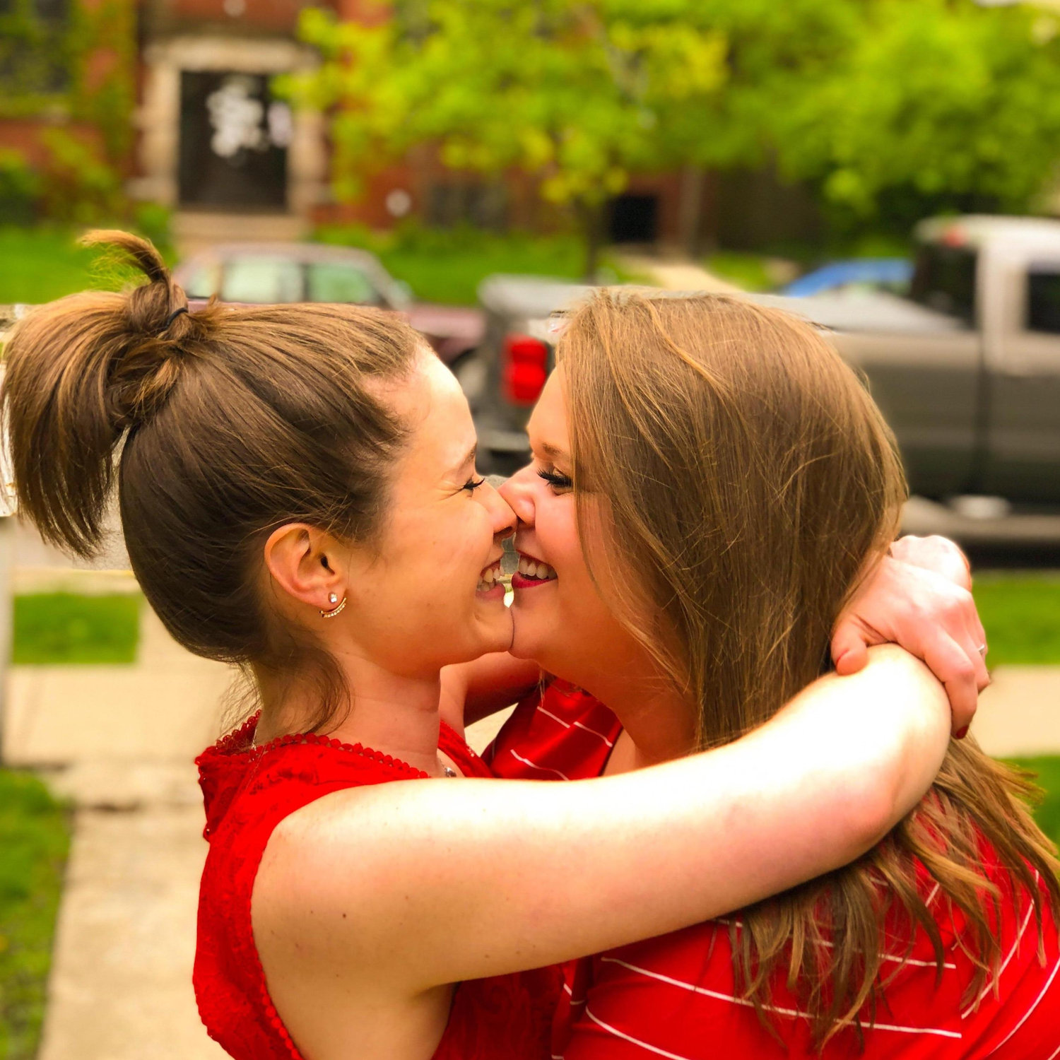Soon after beginning long-distance dating, Jess came to surprise Mary for her birthday!