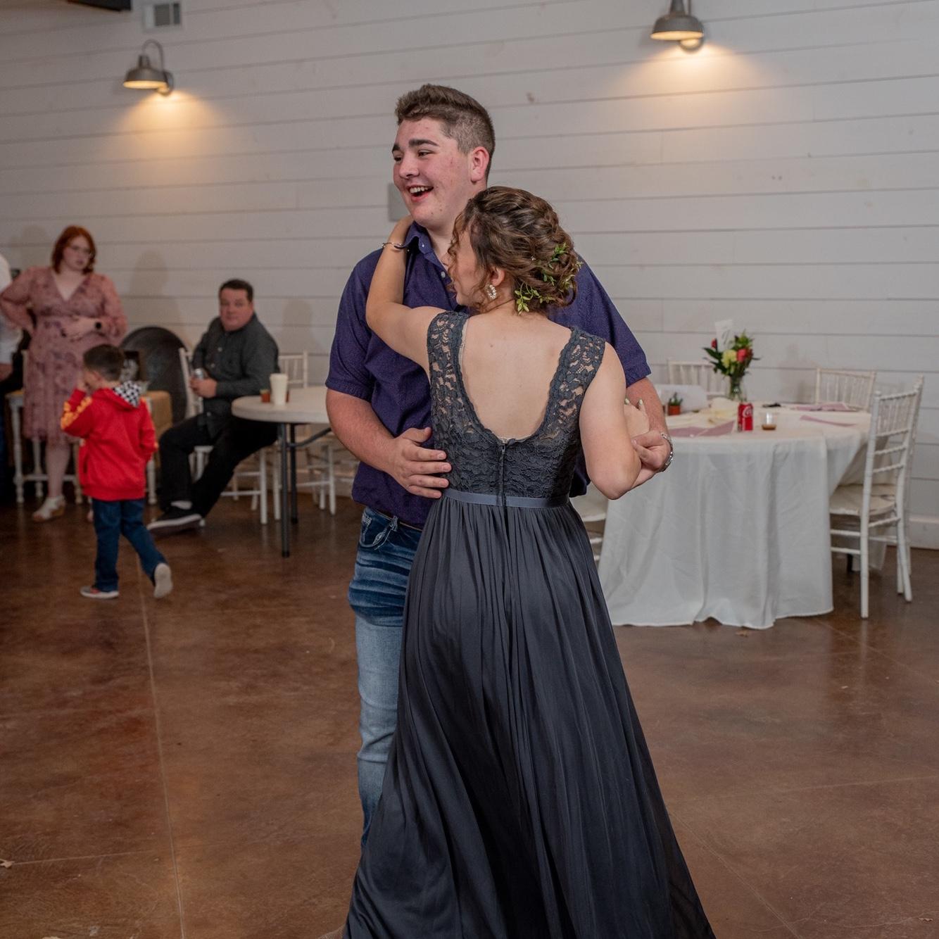 Dancing at her sister’s wedding!

♡ Nov. ‘21