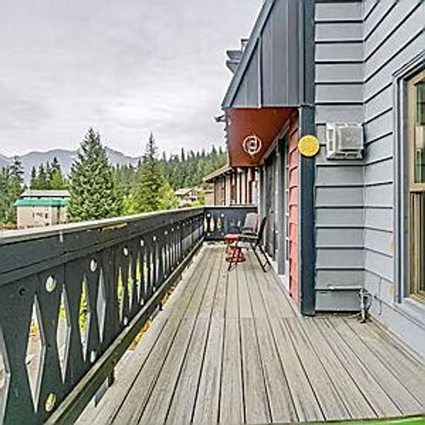 🚠 Night 7: Cozy Mountainside Condo in Girdwood