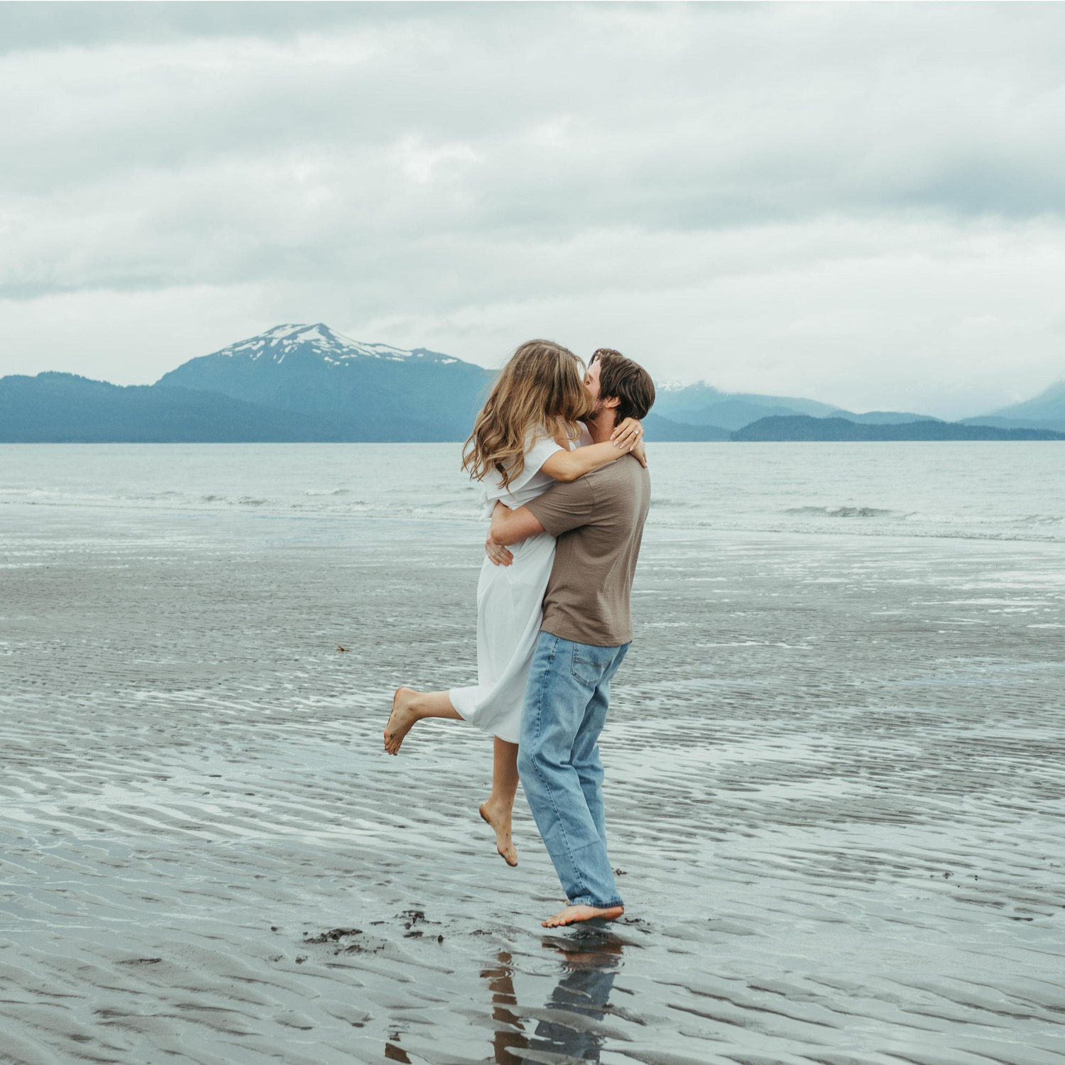 Summertime engagement photos in Alaska!