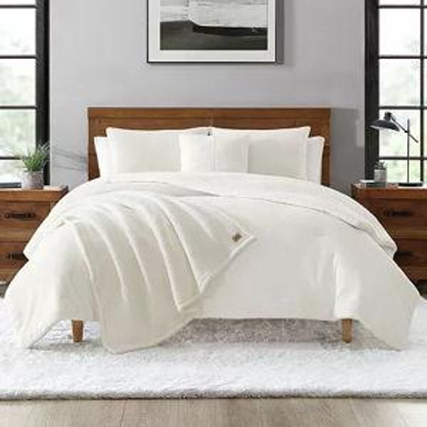 UGG® Reversible Comforter Set (Snow)