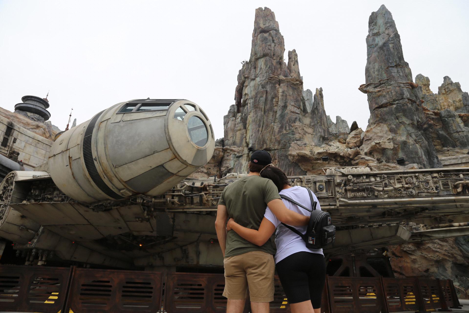 Our recent trip to Star Wars Galaxy’s Edge in Disneyland! The Millenium Falcon is overwhelmingly awesome!