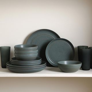 Elio 32-Piece Dinnerware Set, Service for 8