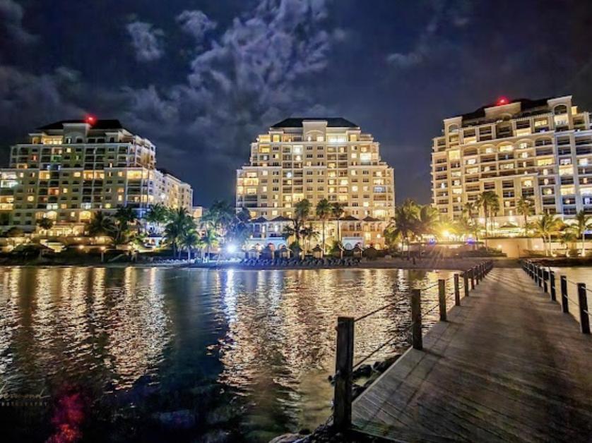 The Wedding Website of Alyssa Strachan-Hamilton and Roan Hamilton