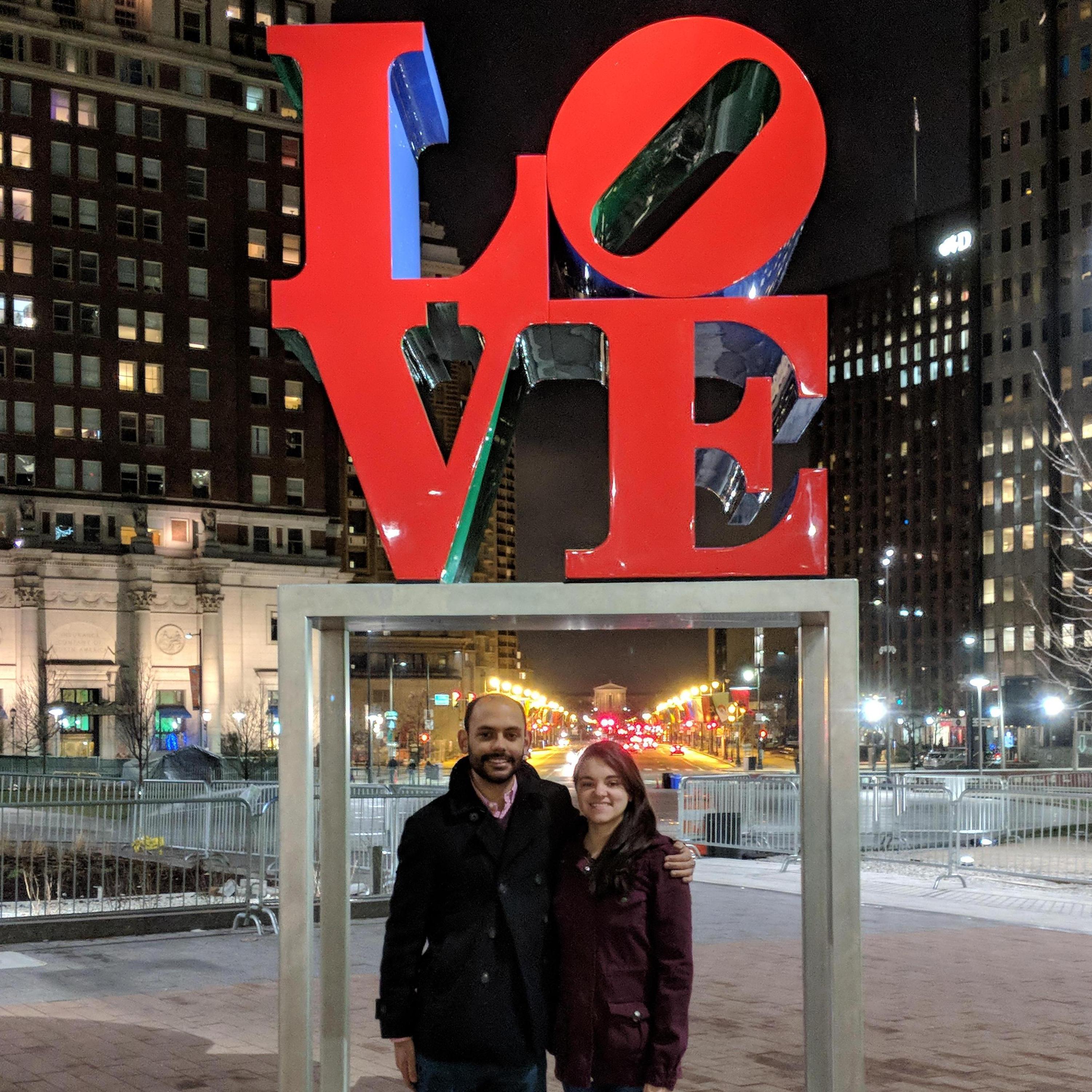 Checking out Philly stuff. - Explorando Filadelfia.
