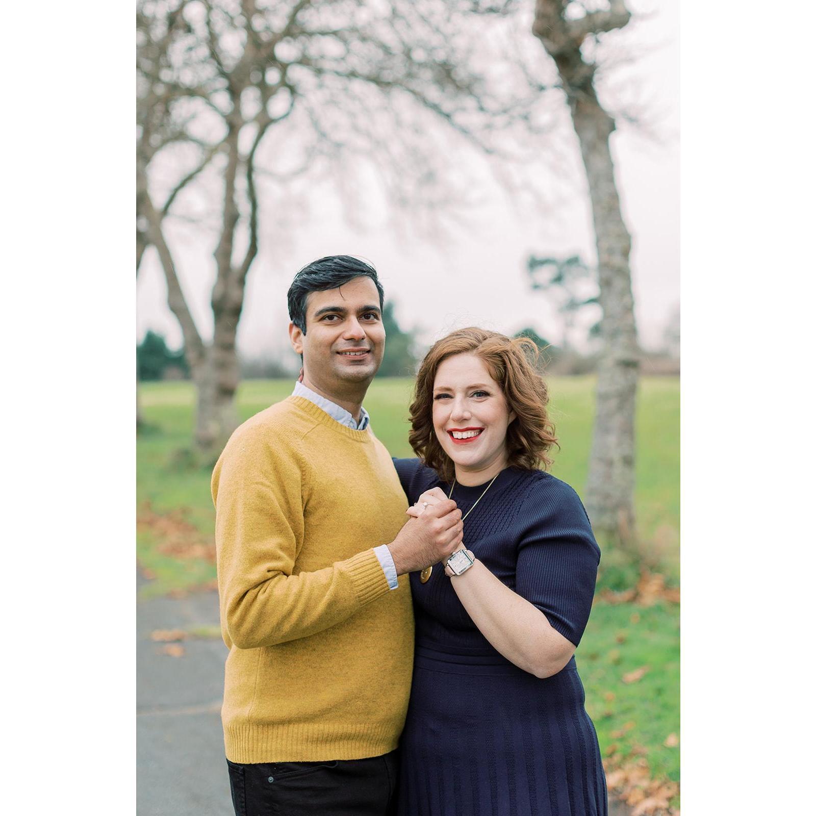 Engagement pictures in Discovery Park in Seattle, Washington. Photographer: Sarah Harris