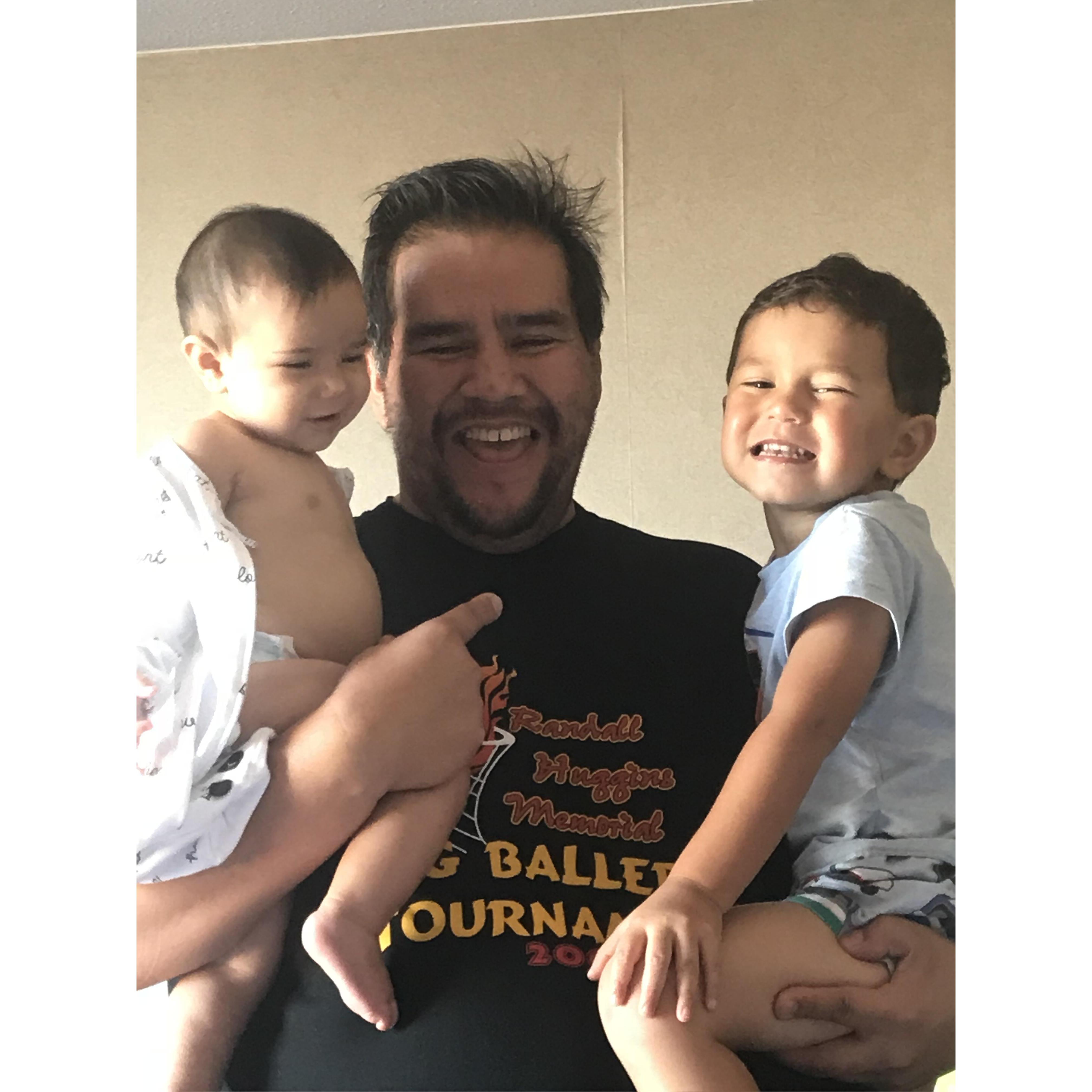 Daniel meeting the Paap niece and nephew for the first time
