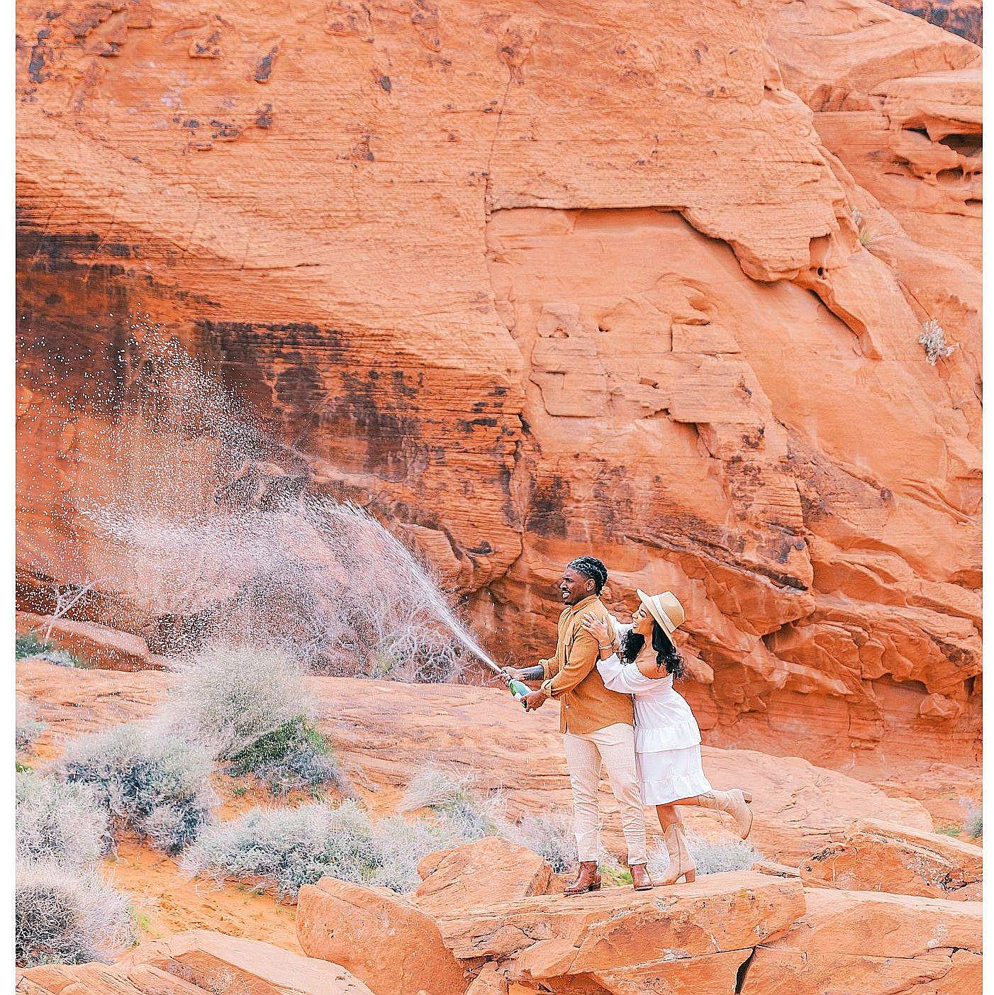 Engagement photoshoot in the Valley of Fire National Park in Nevada