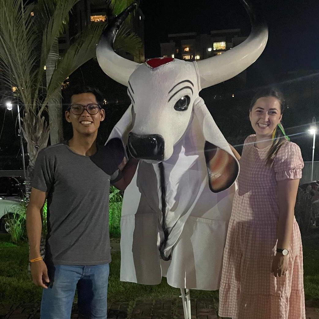 Erick wanted to take this picture with the the "garantido" bull which is famous from the festival in Parintins every year (Caprichoso is better).