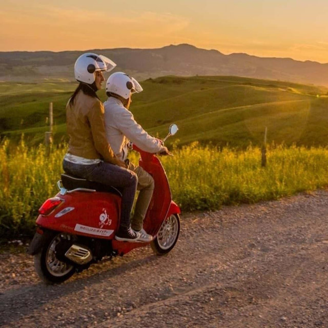 Honeymoon Experience: Vespa Tour in Tuscany