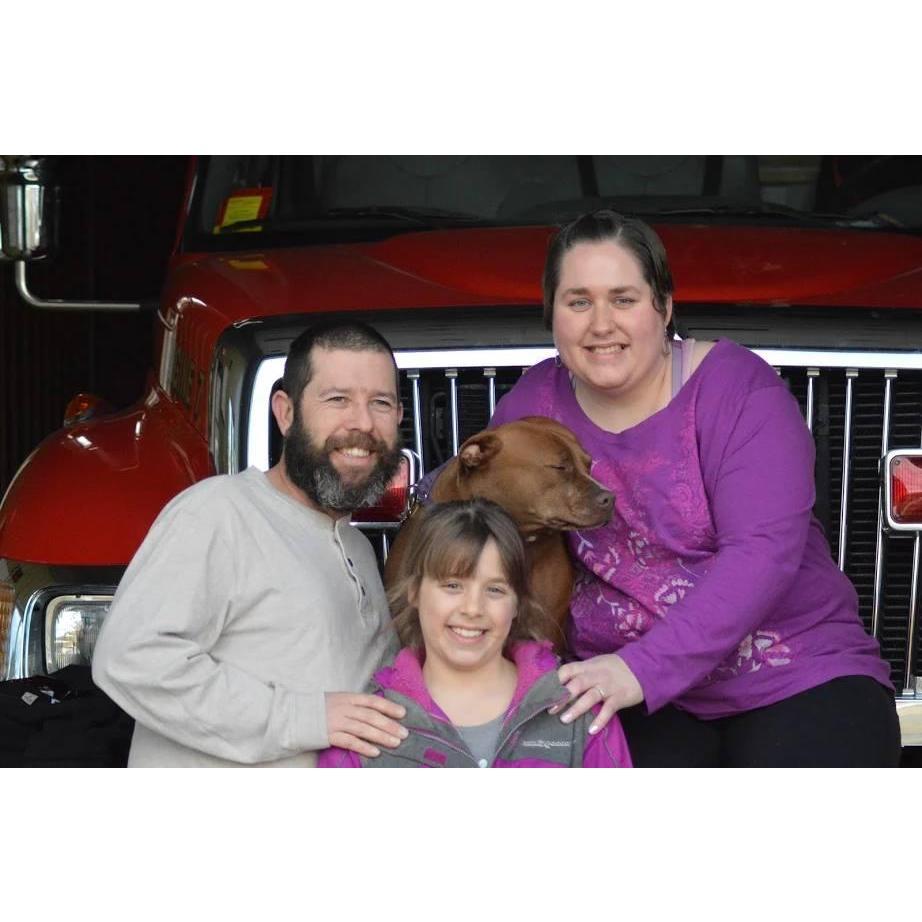 Engagement Photo  
Brian & Loretta
Brianna Mills ( Flower Girl)
Ginger- 3 year Old Rescue. Brian & Loretta's Baby (Flower Girl)  Pit bull / Terrier Mix
