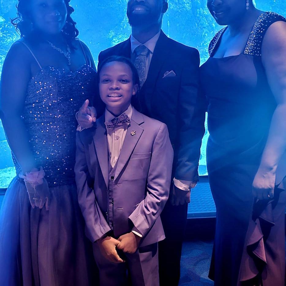 A family moment that feels like a scene from a royal ball—dressed in our finest, framed by the beauty of the deep blue sea.
#FamilyElegance #PurpleRoyalty #UnforgettableNights